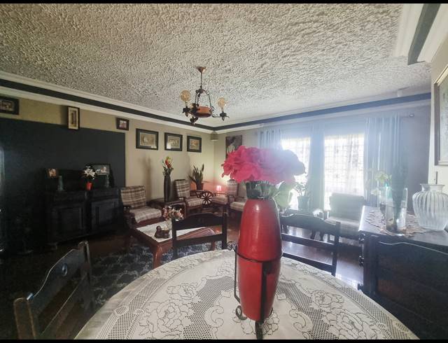 5 BEDROOM HOUSE FOR SALE IN RICHEM